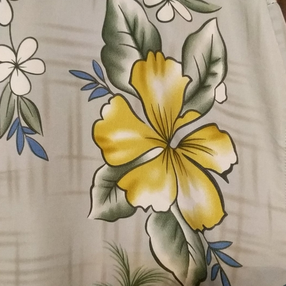 Men's Island 2 Island by W.R. Gass Aloha Shirt - Picture 5 of 6